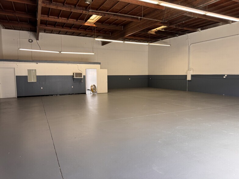 1022 W Gladstone St, Azusa, CA à louer - Photo intérieure – Image 3 sur 11