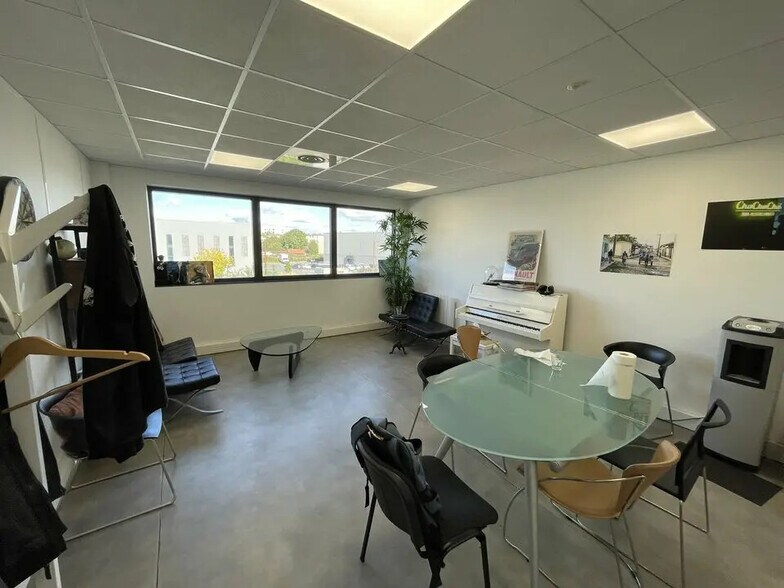 Local d’activités dans Groslay à louer - Photo intérieure – Image 3 sur 7