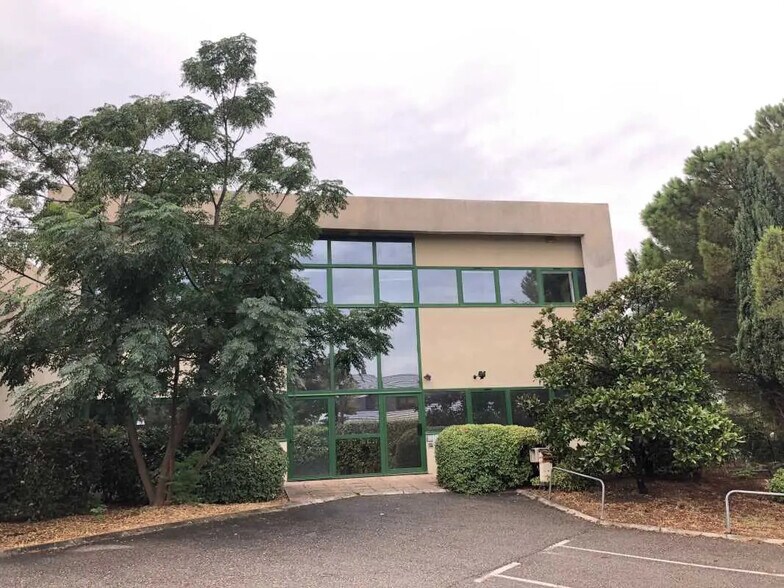 Bureau dans Les Pennes-Mirabeau à vendre - Photo de l’immeuble – Image 3 sur 10