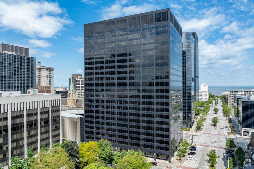 1100 Superior Ave E, Cleveland, OH à louer - Photo de l’immeuble – Image 2 sur 12