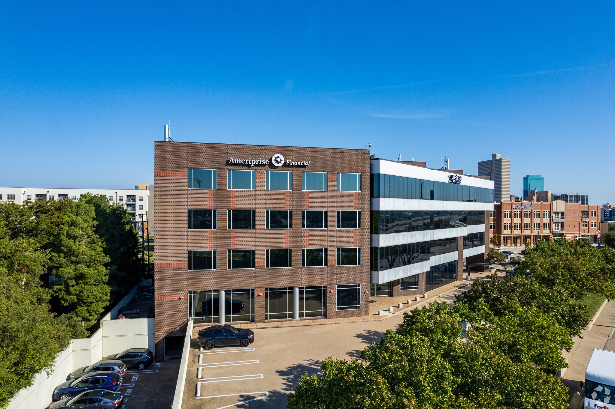 1612 Summit Ave, Fort Worth, TX à louer Photo de l’immeuble– Image 1 sur 31
