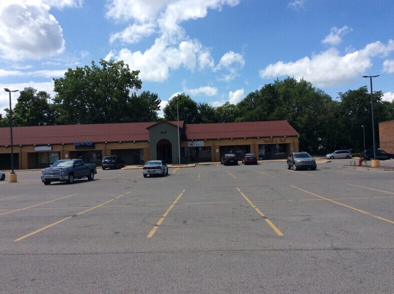 3500 S Cedar St, Lansing, MI à louer - Photo de l’immeuble – Image 3 sur 5