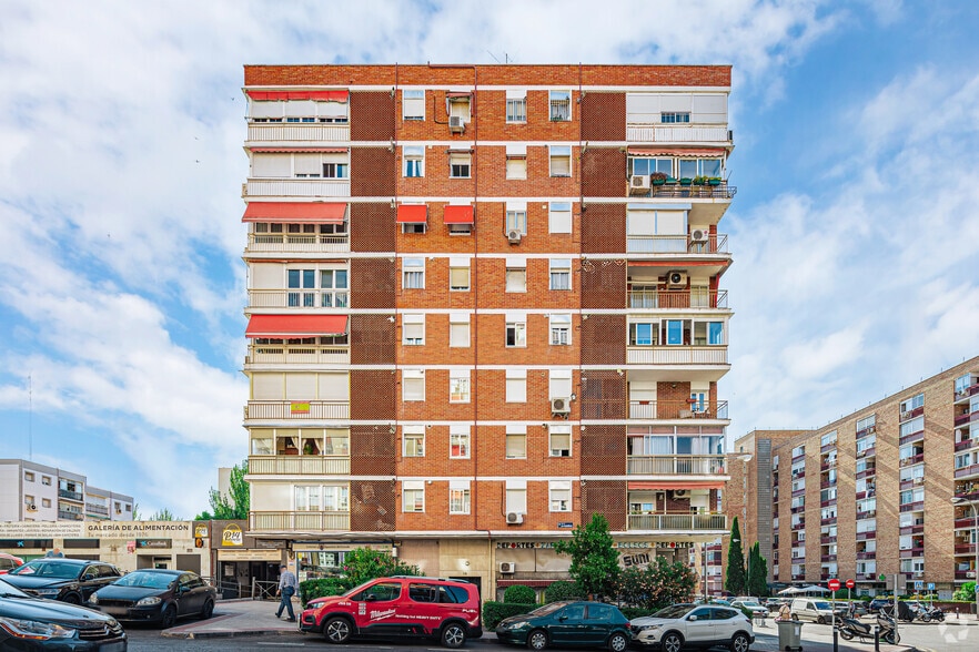Immeuble residentiel dans Madrid, Madrid à vendre - Photo principale – Image 1 sur 2