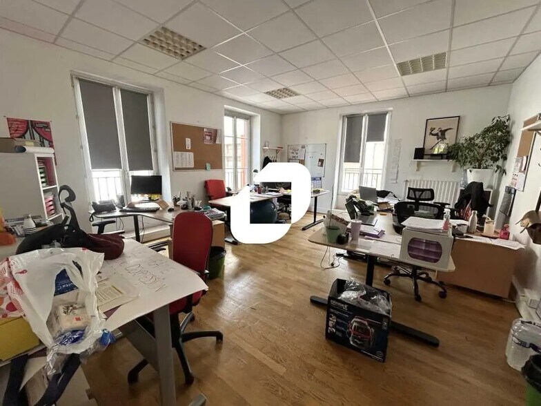 Bureau dans Argenteuil à louer - Photo de l’immeuble – Image 2 sur 10