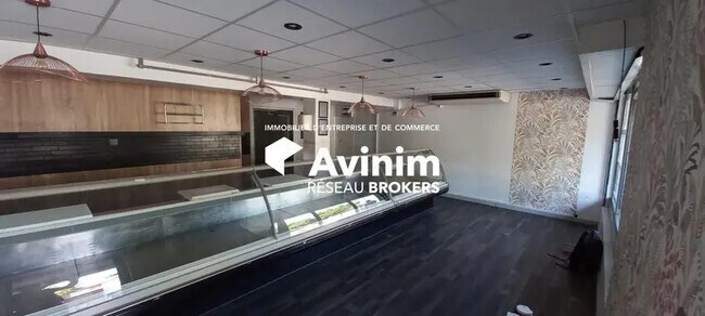 Plus de détails pour Local commercial à louer