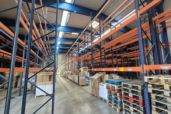 Plus de détails pour Local d’activités à vendre