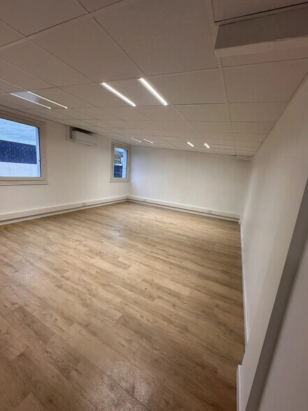 Bureau dans Beaucouzé à louer - Photo de l’immeuble – Image 1 sur 5