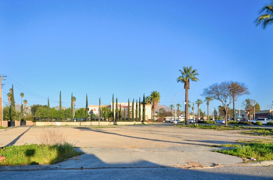 1795 University Ave, Riverside, CA à vendre - Photo de l’immeuble – Image 3 sur 15