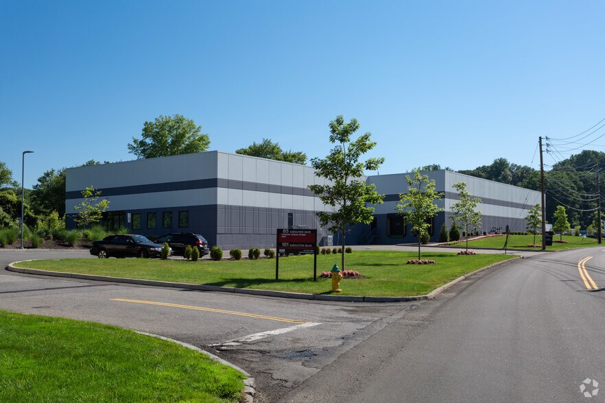 101 Executive Blvd, Elmsford, NY à louer - Photo de l’immeuble – Image 2 sur 5