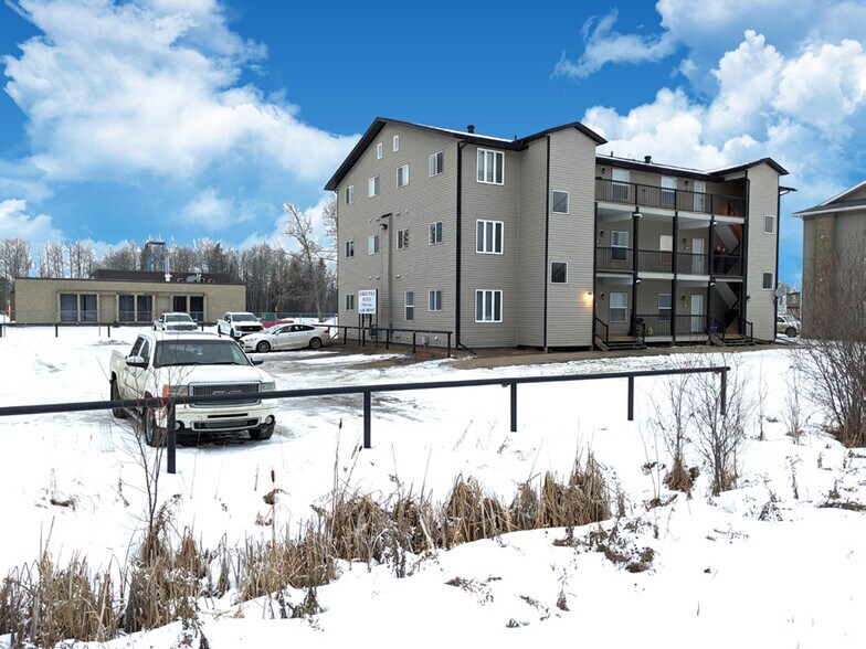 98 4 Av, Fox Creek, AB à vendre - Photo de l’immeuble – Image 3 sur 8