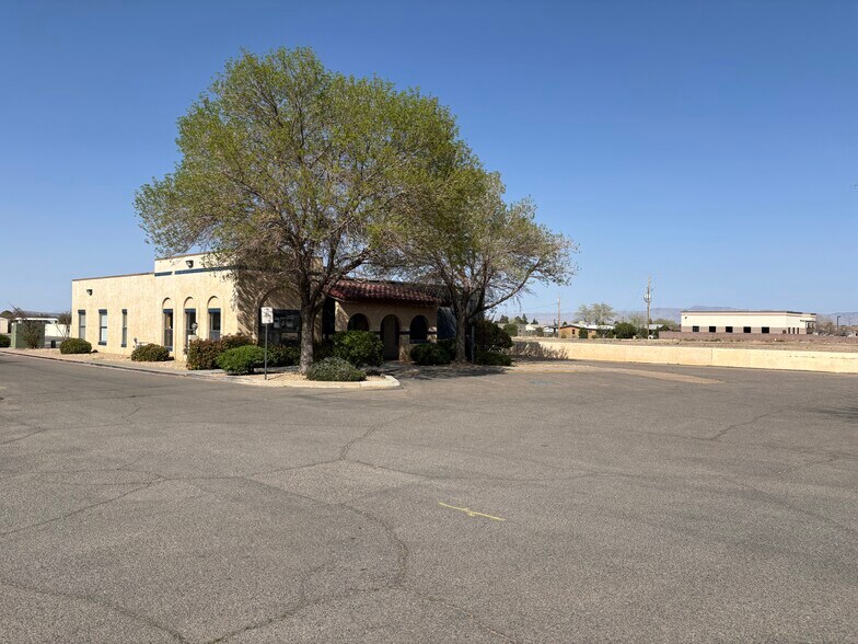 1755 Airway Ave, Kingman, AZ à louer - Photo de l’immeuble – Image 2 sur 20