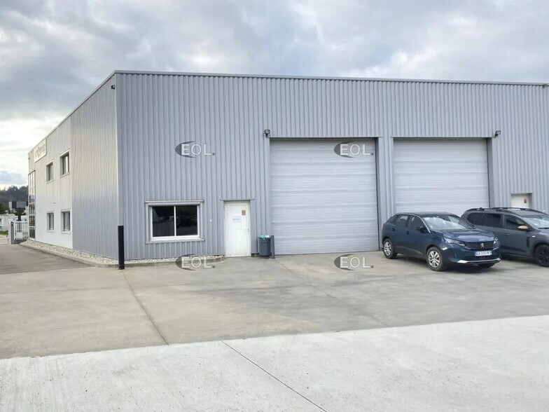 Local d’activités dans Vourles à louer - Photo de l’immeuble – Image 3 sur 13