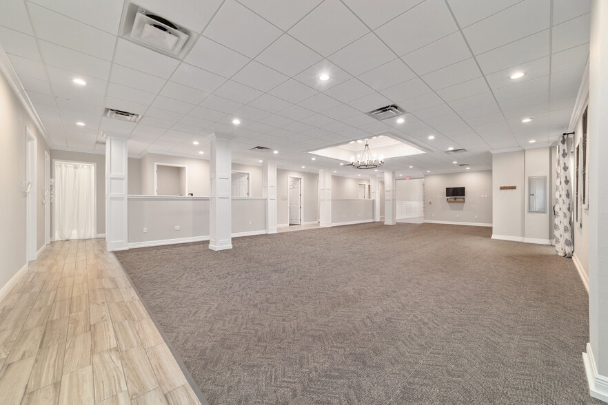 809 County Road 466, The Villages, FL à vendre - Photo intérieure – Image 3 sur 42