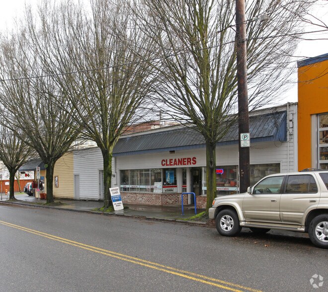 1700-1720 NW Marshall St, Portland, OR à louer - Photo de l’immeuble – Image 3 sur 5