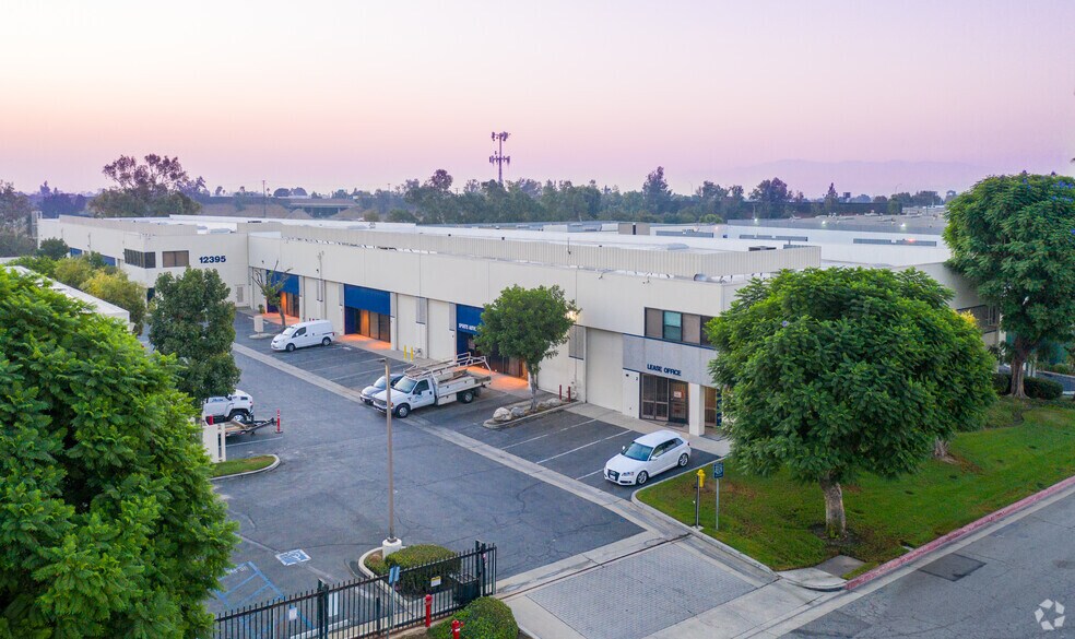 12375-12395 Mills Ave, Chino, CA à louer - Photo de l’immeuble – Image 3 sur 9