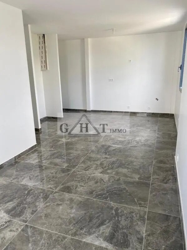 Bureau dans Saint-Pierre-du-Perray à louer Photo intérieure– Image 1 sur 4