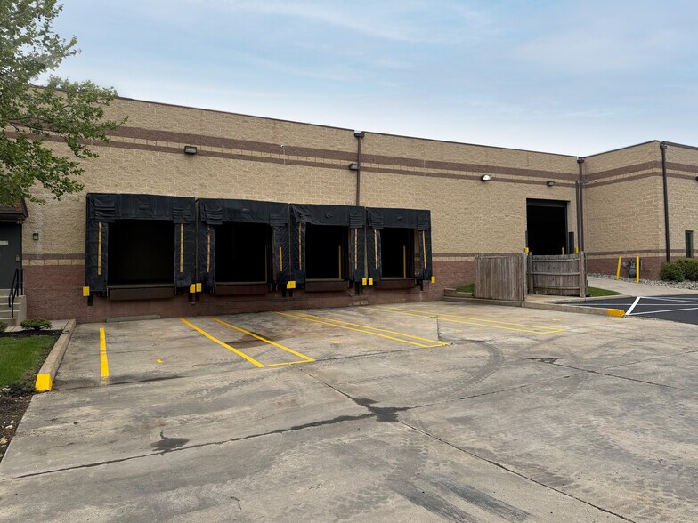 1440 Wells Dr, Bensalem, PA à louer - Photo de l’immeuble – Image 3 sur 10