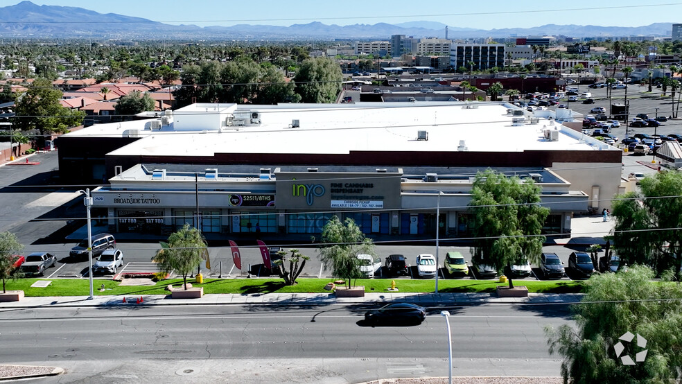 2520-2660 S Maryland Pky, Las Vegas, NV à louer - Vidéo aérienne – Image 2 sur 27
