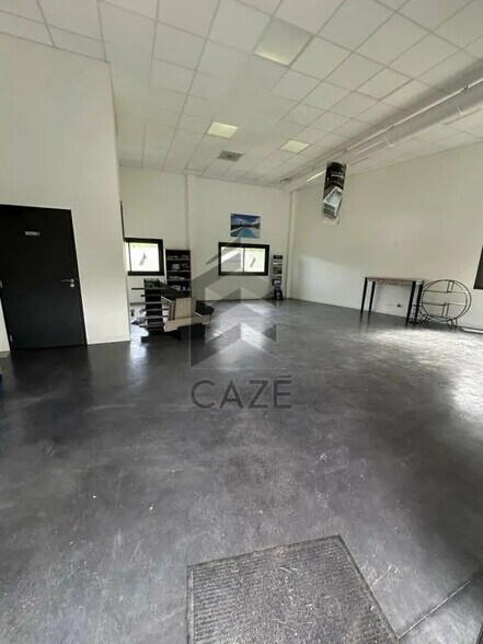 Bureau dans Le Pian-Médoc à vendre - Photo de l’immeuble – Image 1 sur 2