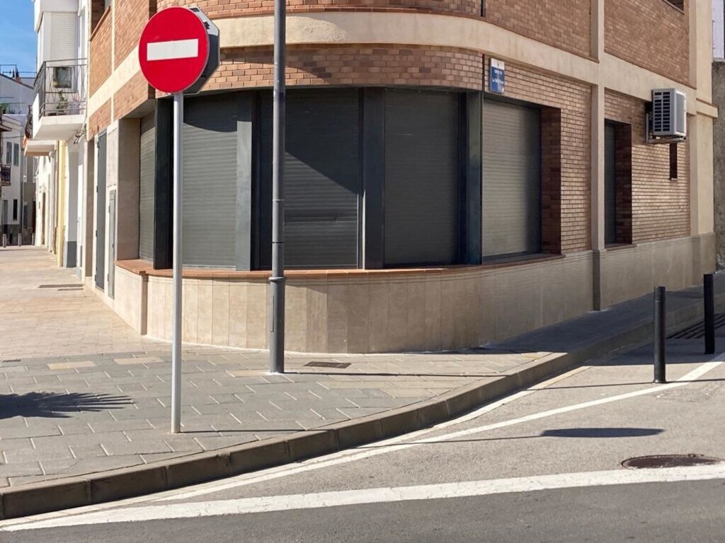 Local commercial dans Pineda de Mar, Barcelona à louer Photo de l’immeuble– Image 1 sur 5