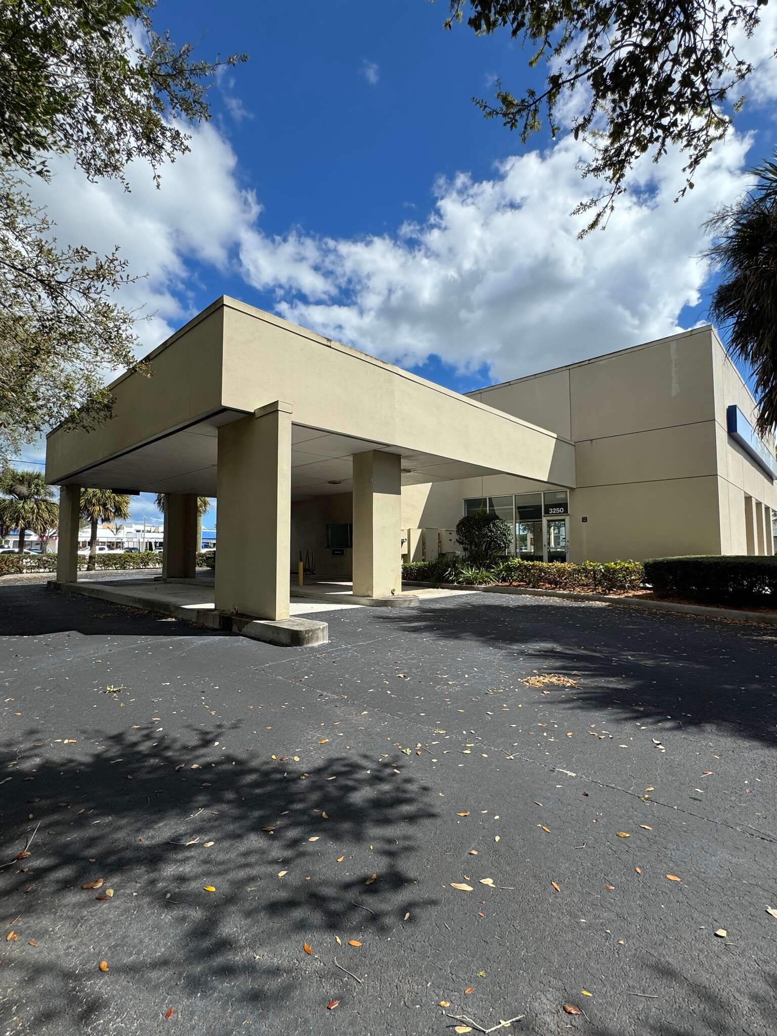 3200-3600 SE Federal Hwy, Stuart, FL à louer Photo de l’immeuble– Image 1 sur 11