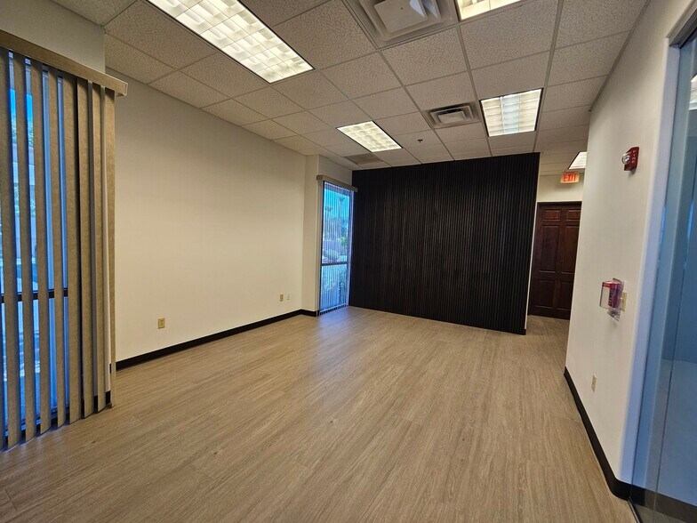 18205 N 51st Ave, Glendale, AZ à louer - Photo de l’immeuble – Image 2 sur 13