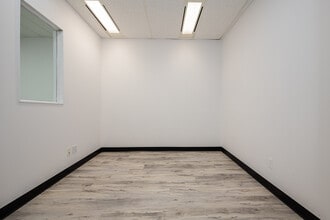 5881-5889 Ch de la Côte-des-Neiges, Montréal, QC à louer Photo intérieure– Image 2 sur 13