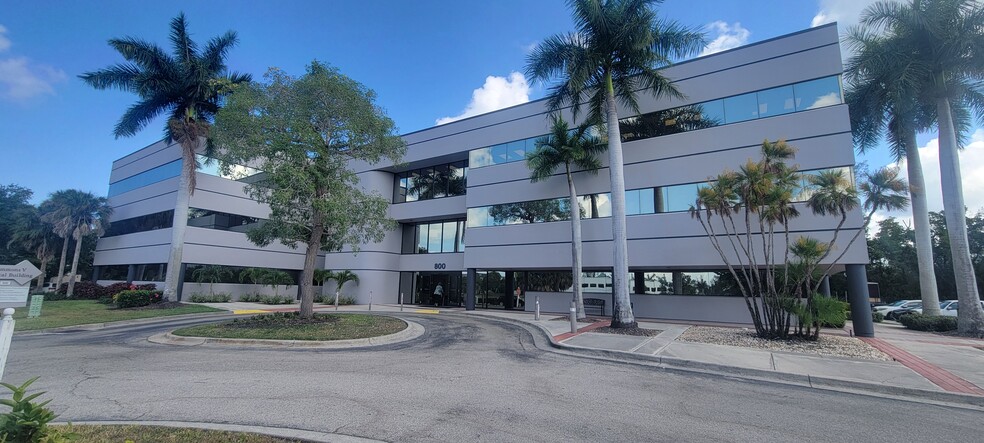 800 Goodlette Rd N, Naples, FL à louer - Photo de l’immeuble – Image 1 sur 6