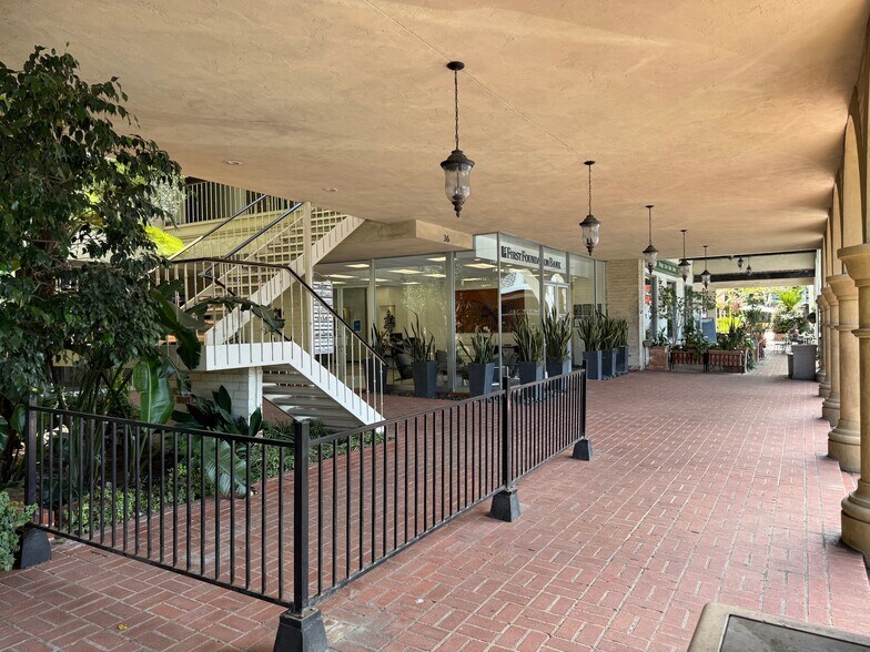 36 Malaga Cove Plz, Palos Verdes Estates, CA à louer - Photo de l’immeuble – Image 3 sur 6