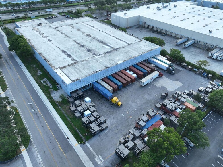 10100 NW 25th St, Miami, FL à louer - Photo de l’immeuble – Image 2 sur 4