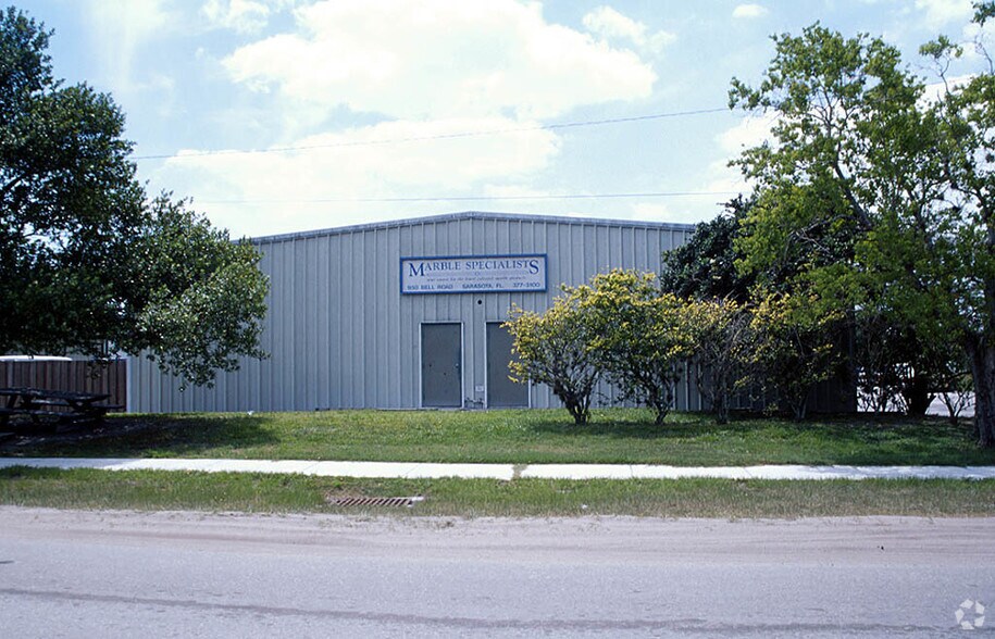 950 Bell Rd, Sarasota, FL à louer - Photo de l’immeuble – Image 2 sur 11