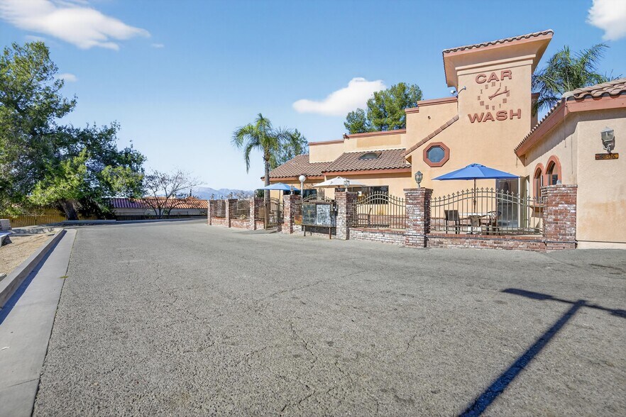 3706 Highland Ave, Highland, CA à vendre - Photo de l’immeuble – Image 3 sur 30