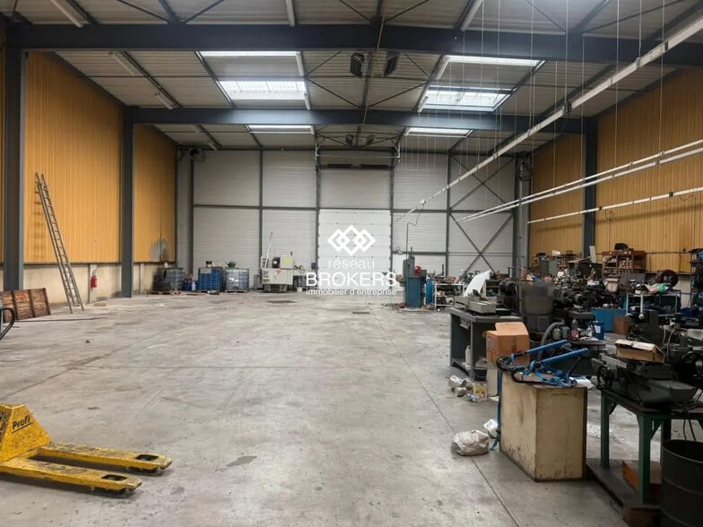 Industriel/Logistique dans SAINT-OUEN-L'AUMONE à vendre - Photo de l’immeuble – Image 2 sur 12
