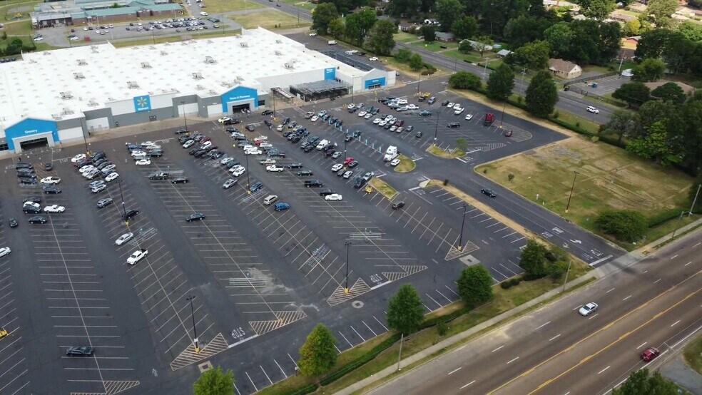 5272 Elvis Presley Blvd, Memphis, TN à vendre - Vidéo sur l’annonce professionnelle – Image 2 sur 2