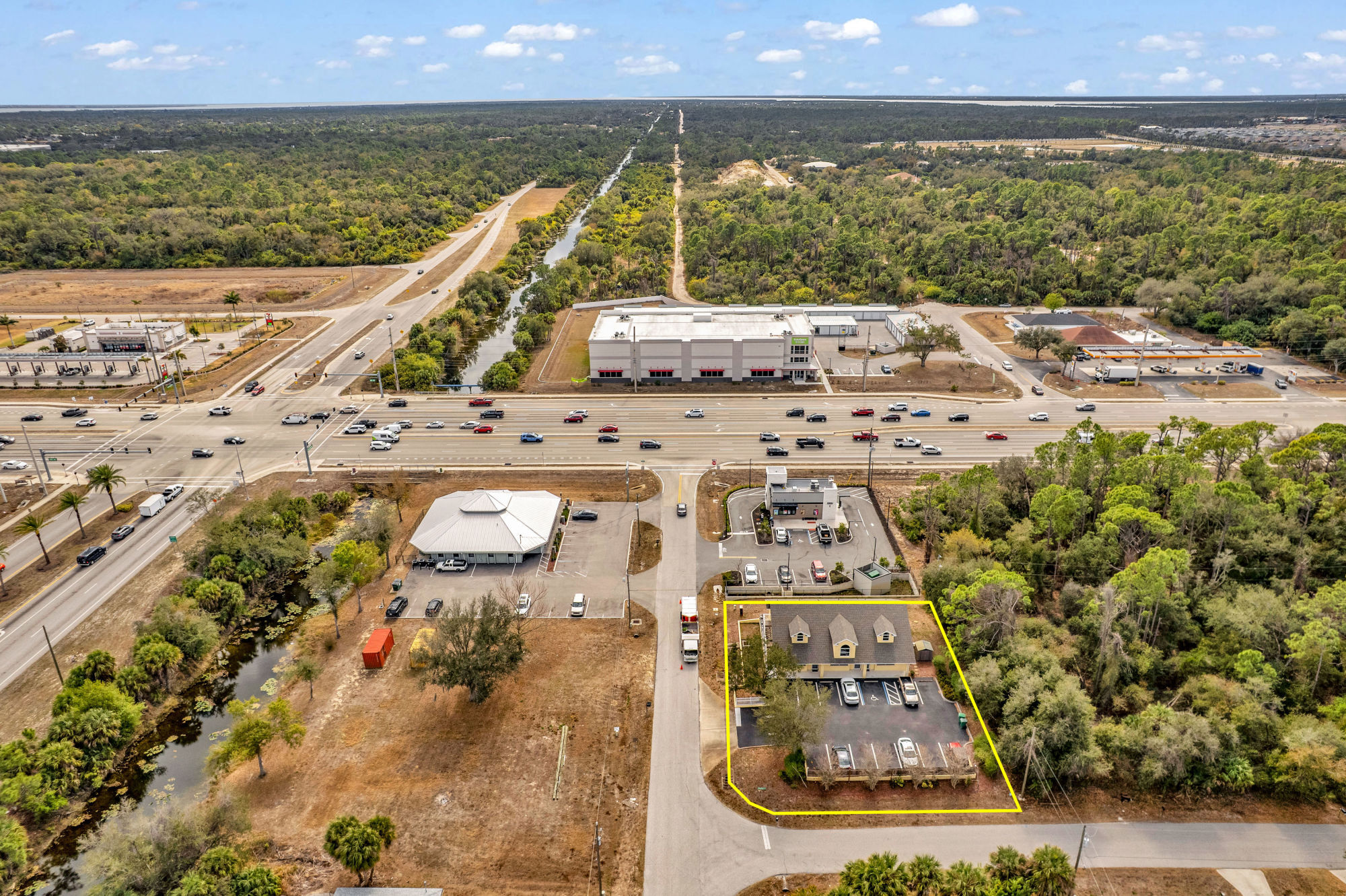 493 Barger Dr, Port Charlotte, FL à vendre Photo principale– Image 1 sur 29