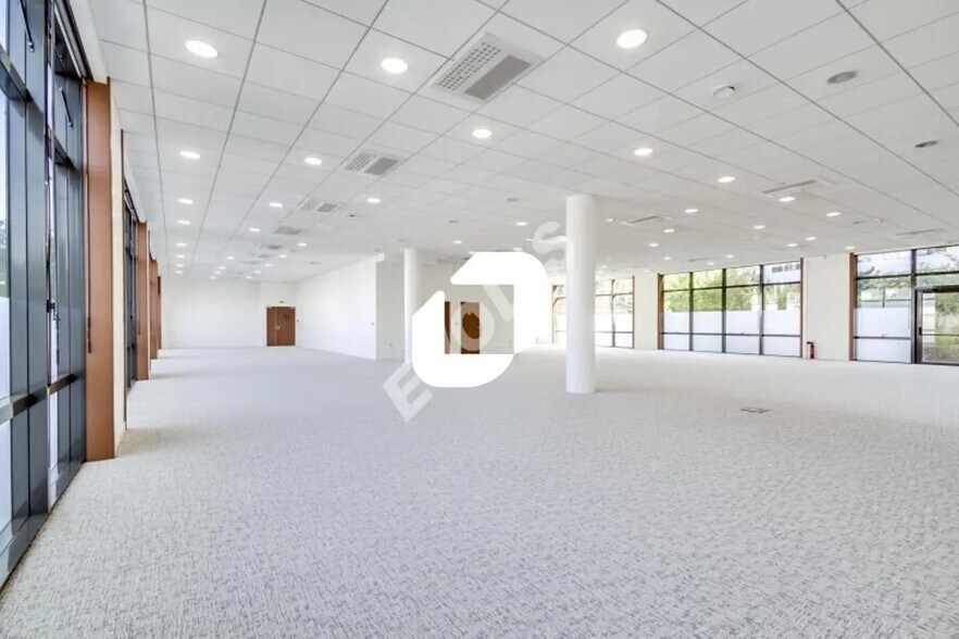 Bureau dans Noisy-le-Grand à louer - Photo de l’immeuble – Image 2 sur 5