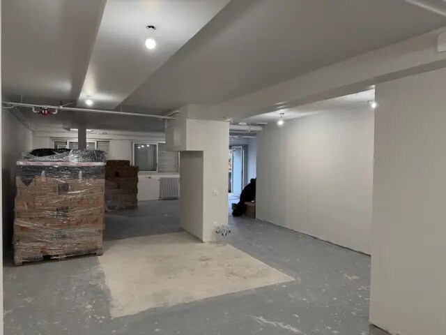 Immeuble residentiel dans Paris à vendre - Photo intérieure – Image 2 sur 3