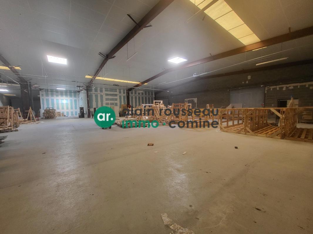 Local d'activités dans SAINT-BARTHELEMY-D'ANJOU à vendre Photo intérieure– Image 1 sur 11
