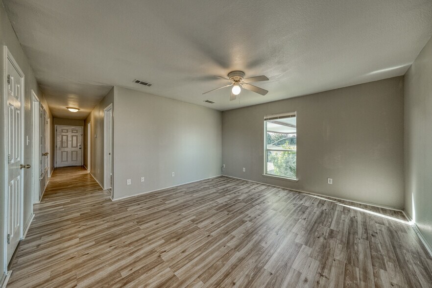 761 Olive Branch Rd, Brock, TX à vendre - Photo de l’immeuble – Image 2 sur 32