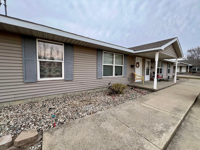 125 E St, Charleston, IL à vendre - Photo de l’immeuble – Image 2 sur 21