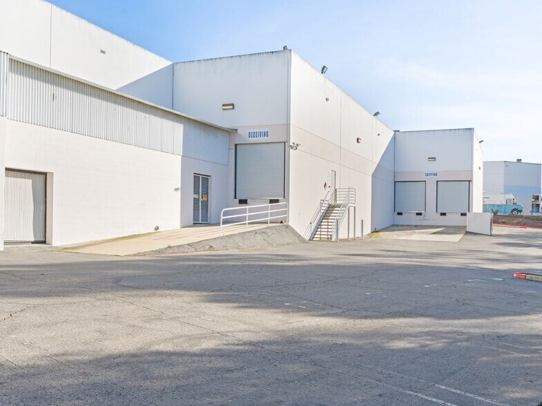 2465 Ash St, Vista, CA à vendre - Photo de l’immeuble – Image 2 sur 10