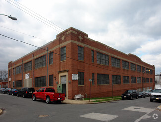 Plus de détails pour 3110 Elm Ave, Baltimore, MD - Industriel/Logistique à vendre