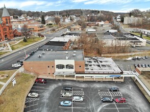 33 W Main St, Vernon Rockville, CT à louer Photo de l’immeuble– Image 1 sur 7
