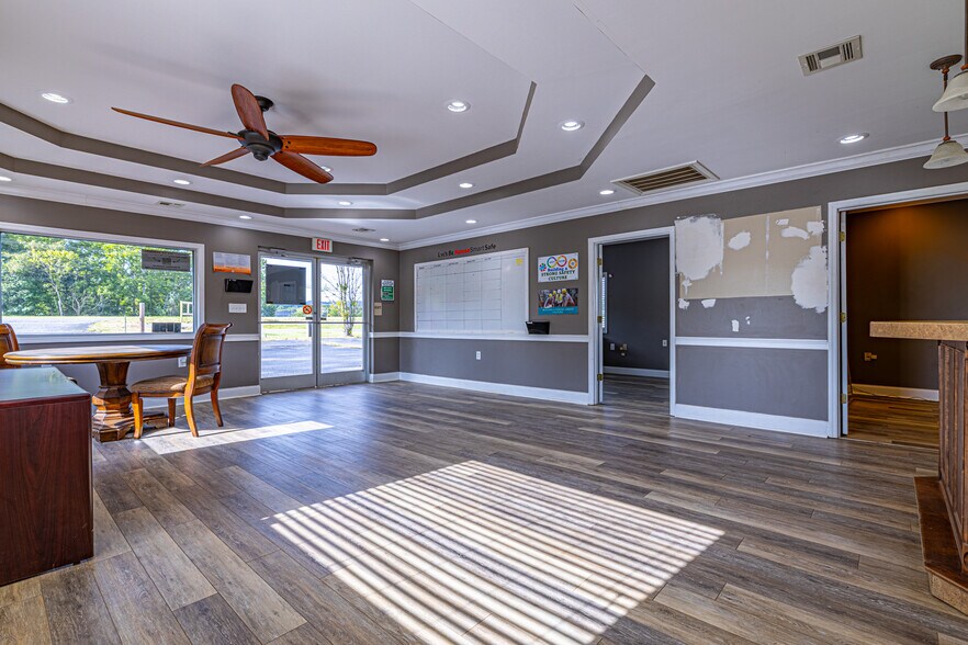 3051 E Stone Dr, Kingsport, TN à vendre - Photo de l’immeuble – Image 3 sur 24