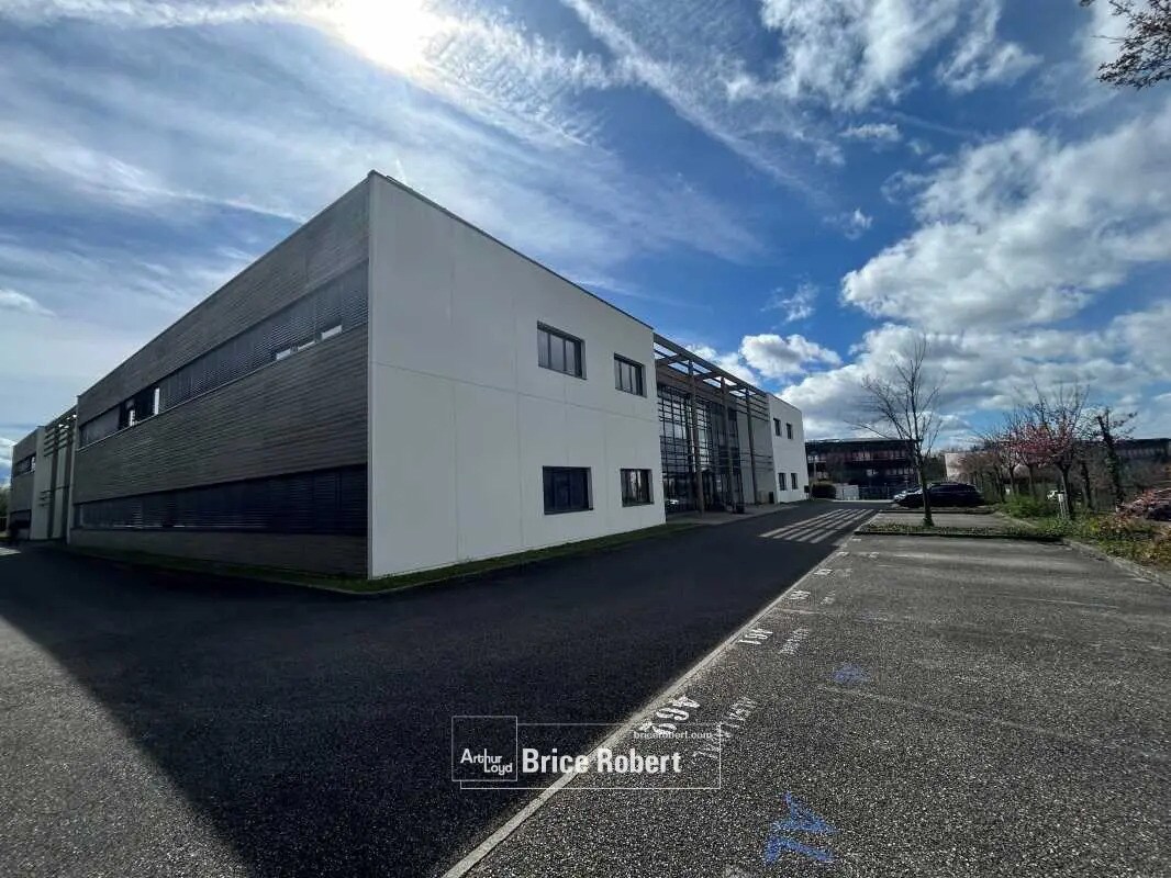 Bureau dans Saint-Priest à louer Photo de l’immeuble– Image 1 sur 3