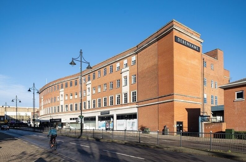 37-45 High St, Staines à vendre - Photo de l’immeuble – Image 2 sur 9