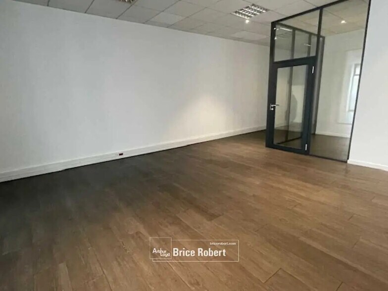 Bureau dans Lyon à louer - Photo de l’immeuble – Image 1 sur 8