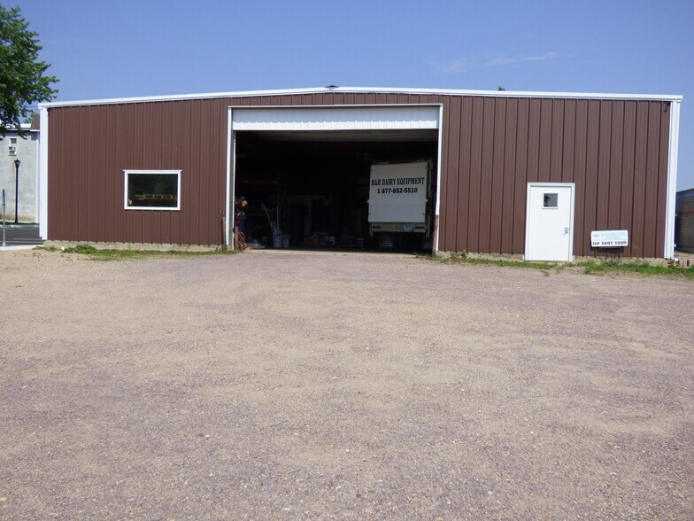 111 2nd St, Winthrop, MN à vendre - Photo de l’immeuble – Image 2 sur 9
