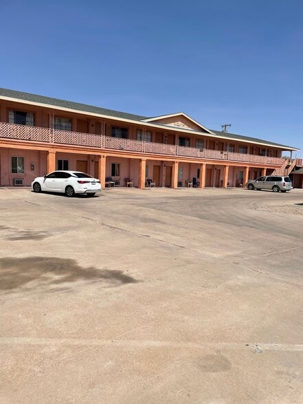 612 W Hopi Dr, Holbrook, AZ à vendre - Photo de l’immeuble – Image 1 sur 9