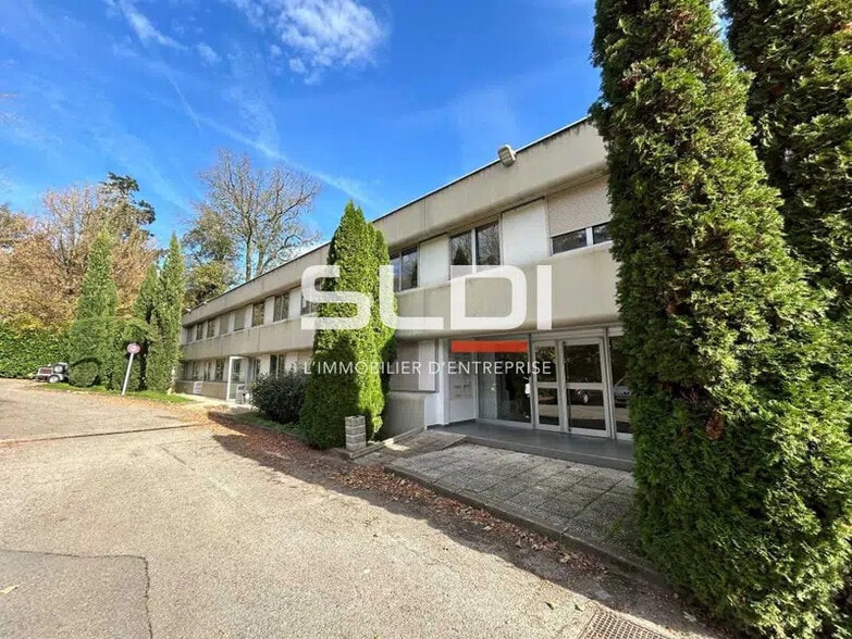 20 Chemin Louis Chirpaz, Écully à louer - Photo de l’immeuble – Image 1 sur 18